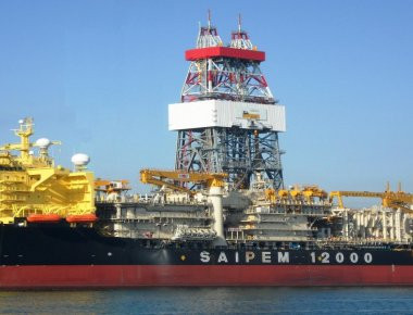 Το γεωτρύπανο Saipem 12000 έπιασε δουλειά στην κυπριακή ΑΟΖ και τουρκικά πολεμικά πλοία... παραμονεύουν